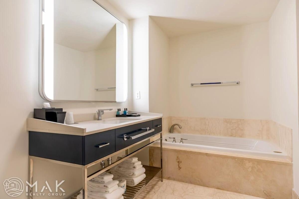 Fontainebleau Resort High Floor W Ocean Views ميامي بيتش المظهر الخارجي الصورة